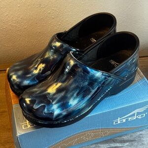 Dansko Iridescent Black and Blue Clogs size EU 40 women’s 9 US nurse medical